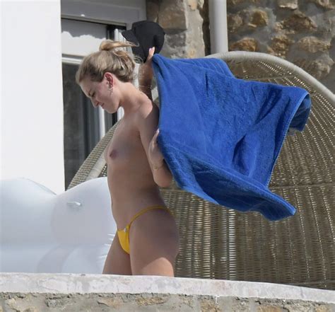 Perrie Edwards Nude And Leaked Pics Of Babe Mix Singer Photos The Fappening