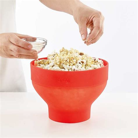 Scopriamoli insieme e vediamo le prime reazioni al forno a microonde furono caute. Popcorn - Ciotola di pop-corn nel Microonde | Cottura