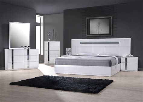 Jandm Furniture Palermo Bedroom Set In White Lacquer And Chrome Modern