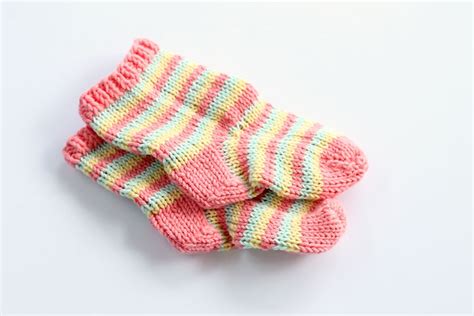A square that is 15 stitches wide and 20 rows long, knit in stocking stitch needs to measure 4 x 4. Baby Socks Knitting Pattern | Free Knitting Patterns ...