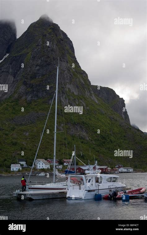 Reine Harbor Hi Res Stock Photography And Images Alamy
