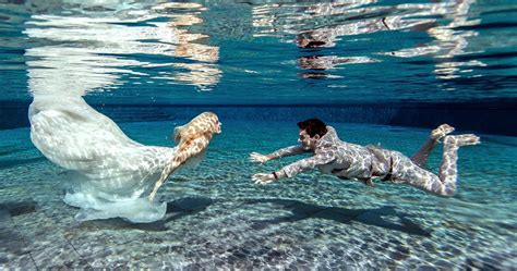 Newlyweds Underwater Wedding Photos Are Like Something From A