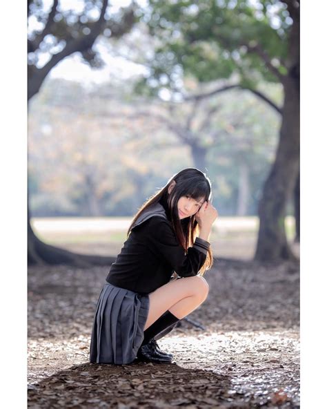 あおい On Instagram “綺麗な足は隠さないでね🙏 セーラー服 制服 写真好きな人と繋がりたい 写真撮ってる人と繋がりたい Goodportraitworld