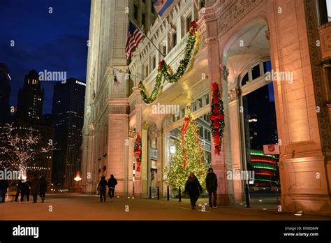 Chicago Magnificent Mile Christmas Hi Res Stock Photography And Images