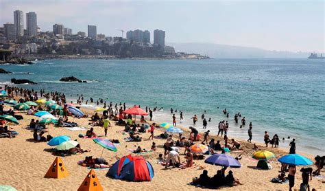 Revisa cómo funcionará el nuevo permiso de vacaciones implementado por la autoridad sanitaria, el cual comenzará a regir en los próximos días el nuevo permiso estará disponible desde el próximo lunes 4 de enero al 31 de marzo y se obtendrá a través de la comisaría virtual de carabineros. Permiso de Vacaciones: Todo lo que necesitas saber para ...