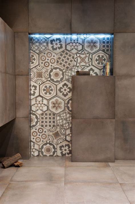 Light, sand, greige, brown und night. Showroom Anwendung aus Fliesen Betonoptik und Zementdesign ...