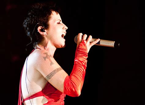 Children's Choir Pays Stunning Tribute To Dolores O'Riordan With Dreams 