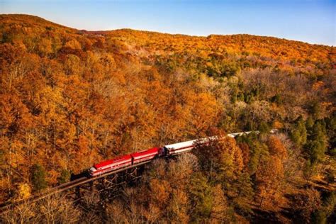 5 Ridiculously Charming Train Rides To Take In Kentucky This Fall