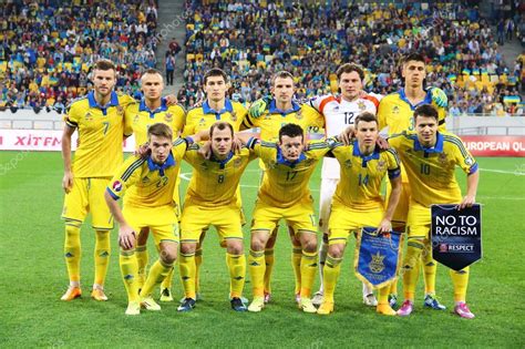Equipe ucraniana perde três goleiros que testaram positivo para o coronavírus e coloca na lista para o. Seleção nacional de futebol da Ucrânia — Fotografia de ...