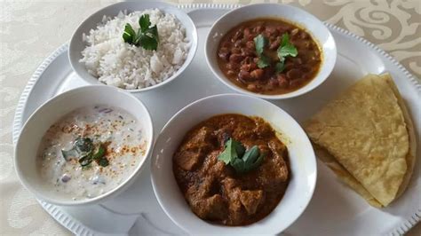 Het noorden van het land is zeer bergachtig met een gedeelte van de himalaya bergketen (hoogste punt kangchenjunga 8598 meter). Vindaloo recept indiase curry met paratha roti en ...
