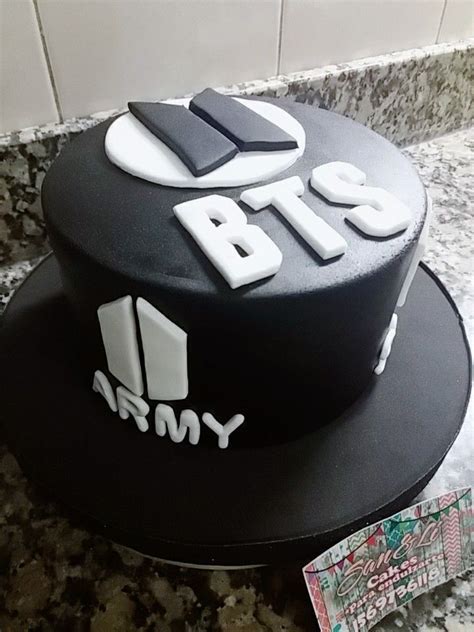 Decorate your laptops, water bottles, helmets, an. .Torta BTS #BTS #pasteles de cumpleanos mujer #Torta em 2020 | Bts aniversários, Design de bolo ...