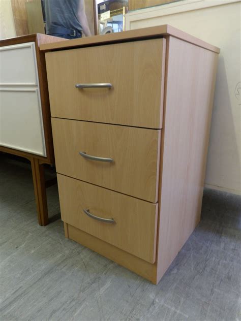 3 Drawer Bedside Drawers Good Condition £5 Pc034 Bedside