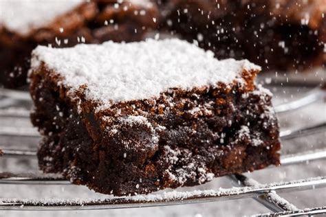 Torta facile e veloce al cacao: Torta al cioccolato dal cuore morbido - Fidelity Cucina
