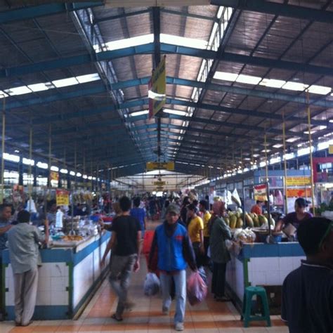 Jokowi tiba di pasar modern bsd city, tangerang, senin pada sekitar pukul 08.30 wib. Pasar Modern BSD City - Tangerang Selatan, Banten