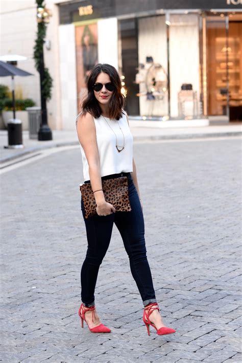 But what if you do not want to show your belly? Crop Top - Club Monaco Crop Top For Fall - My Style Vita