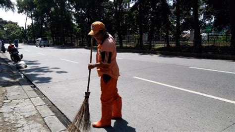 Check spelling or type a new query. Cara Melamar Kerja Jadi Tukang Sapu Jalanan - Seputar Jalan