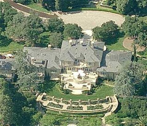 How big are the biggest houses in the world? Biggest Celebrity House in the World