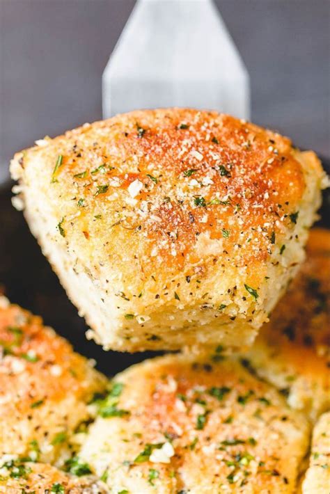 We know when a recipe is a hit, everyone talks about it and wants the recipe. Garlic Butter Keto Bread (With images) | Keto recipes easy ...