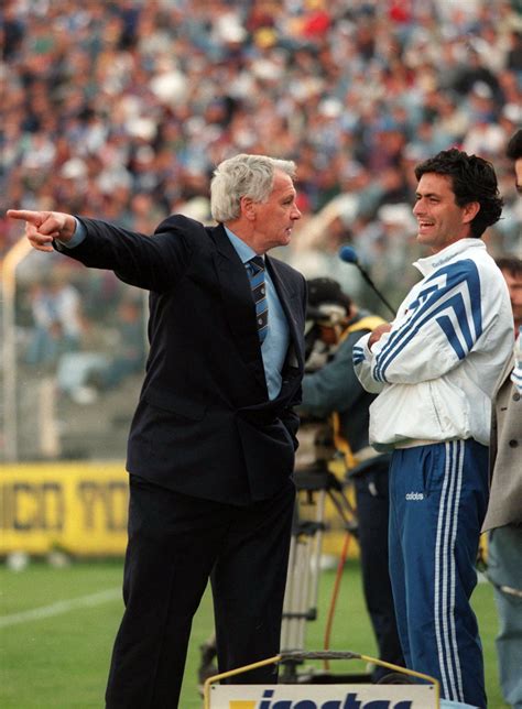 Could be that jose visited him at newcastles. Bobby Robson et José Mourinho (Barcelone). (com imagens ...