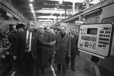 Károlyi mihály párizsnak, kun béla, rákosi mátyás és kádár jános moszkvának. Kádár primitív bosszúja