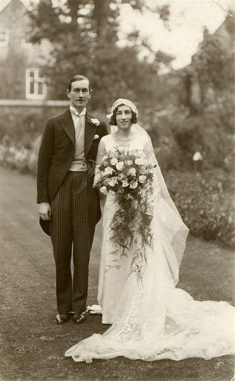 Finding ways to create images that mimic the look and feel of natural light photos is no easy task when throwing an indoor wedding. 50 Fascinating Vintage Wedding Photos From the Roaring 20s ...