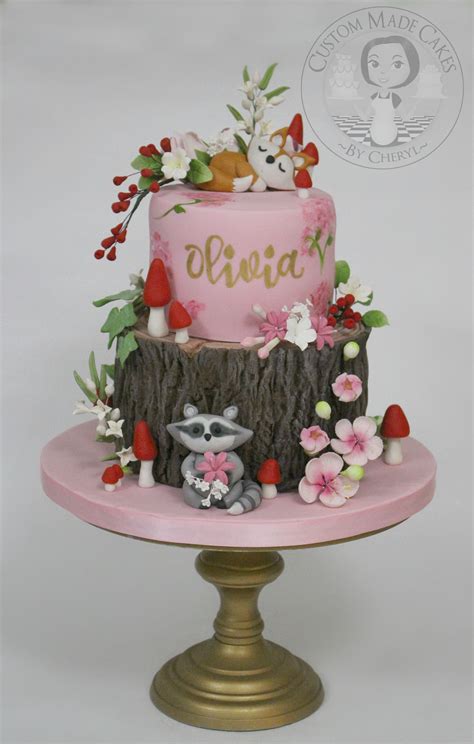 √ Woodland Themed Baby Shower Cakes