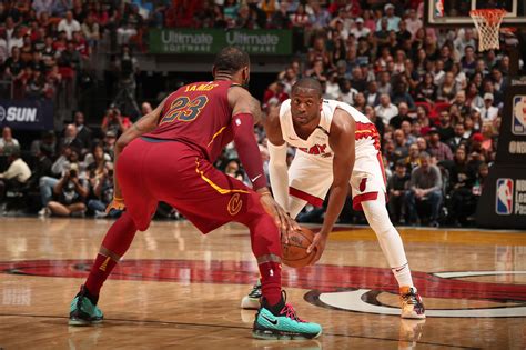 Dwyane Wade Lebron James Battle It Out As Miami Heat Beat Cavaliers