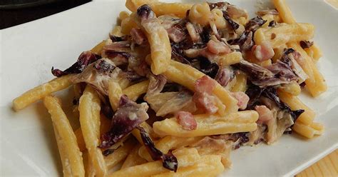 Check spelling or type a new query. Pasta con radicchio, panna e pancetta affumicata