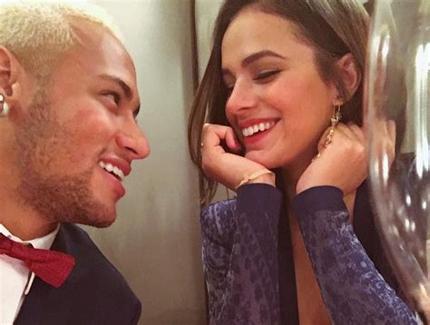 Barcelona star fuels rumours he and former flame bruna marquezine have reignited relationship after mall date together. Neymar e Bruna Marquezine numa escapadela romântica de 24 ...