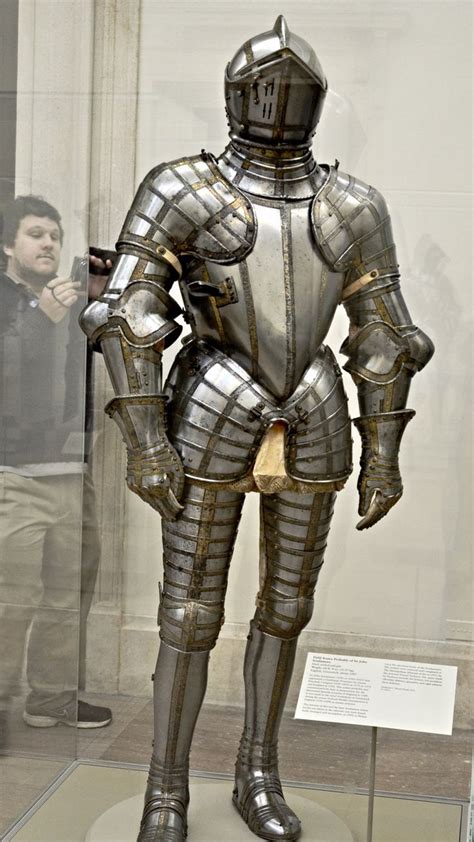 The Knight Armor Through The Middle Ages Knight Armor Medieval