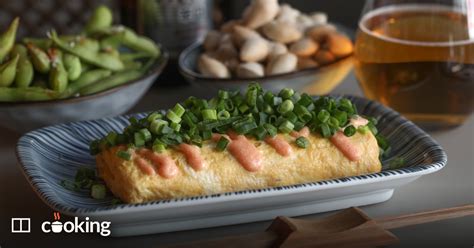 Japanese rolled omelette (tamagoyaki)