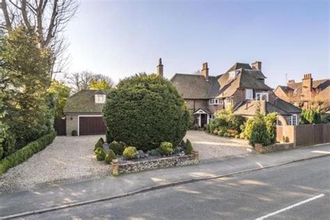 The cost to move across the entire country ranges from $4,000 to $10,000 or more, compared to the cost of moving between states that averages $4,356. Property valuation for West Cross, Rockshaw Road, Merstham ...