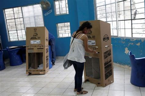 Boca de urna da ganador al candidato de correa, pero no logra evitar la segunda. Ecuador, el único país de América donde las mujeres aún ...
