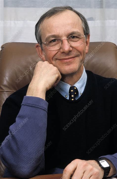 Ambassadeur du savoir scientifique, axel kahn s'impose parmi les chercheurs français les plus médiatiques de son temps. Axel Kahn, French geneticist - Stock Image - C007/3941 - Science Photo Library