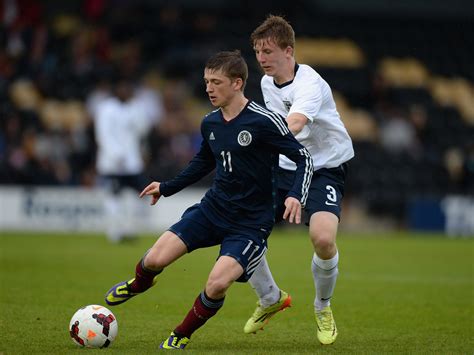 He began his professional career at dundee united, where he helped them reach the 2014 scottish cup final. 'Mini-Messi' Ryan Gauld joins Sporting Lisbon from Dundee ...