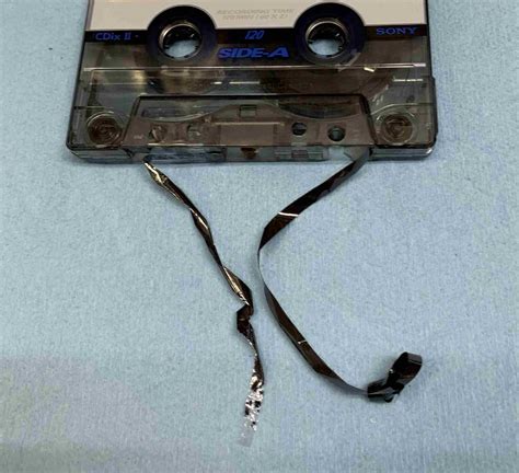 切れたカセットテープの修復に掃除機と付箋？！ 電気屋さんのひとりごと