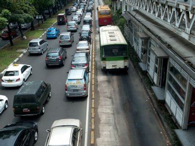 Pembatas Jalur Busway Antara Foto