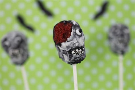 Bubble And Sweet Grisly Ghastly Halloween Skulls