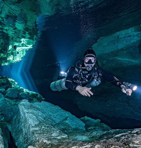 A Beginners Guide To Cave Diving Learn To Cave Dive