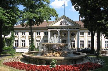 Der über 1000 jahr alte stadtteil ahrweiler verfügt über eine vollständige stadtmauer mit vier stadttoren sowie einer sehenswerte, vom fachwerk geprägte altstadt. Quermania - Thermal-Badehaus in Bad Neuenahr - Bad ...