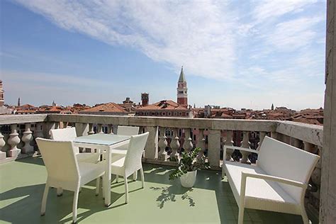 The area is very central, there are all the services, shops and restaurants for your stay. Venedig Urlaubsblog: Venice Apartments