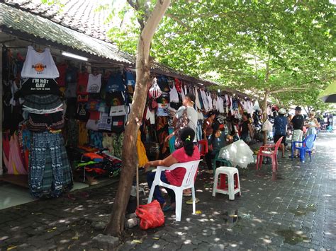 Pasar Seni Tradisional Bali Untuk Berburu Oleh Oleh Lucu Dan Murah