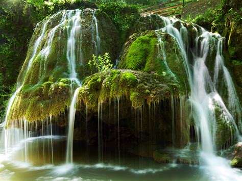 26 incredible waterfalls to visit in your lifetime