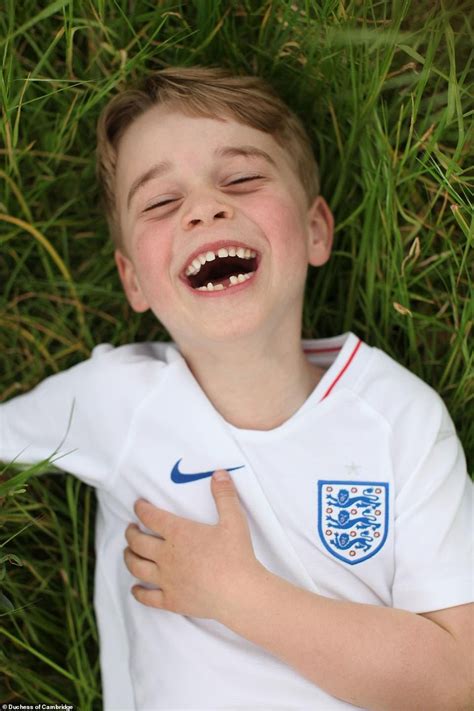 England إنگلاند) هي أكبر دولة في المملكة المتحدة وتشترك في الحدود البرية مع اسكتلندا في الشمال وويلز في الغرب والبحر الأيرلندي في الشمال الغربي وبحر الكلت في الجنوب الغربي وبحر الشمال في الشرق، وتفصلها القناة. كيت ميدلتون تُبدِع بالتقاط صور لابنها جورج بمناسبة عيد ...