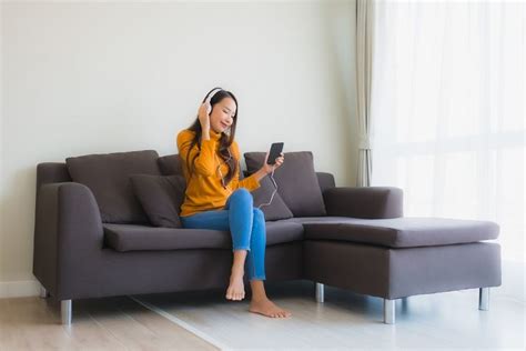 Seorang gadis yang mencuri hatiku anggun terpersona ku melihat wajahnya adakah dia merasakan apa yang ku rasa degup jantungku bergetar getar. Floor 88 Zalikha Lirik Chord | Viewfloor.co