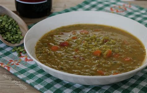 Nonostante il fatto che la zuppa di piselli per questa ricetta sia povera, risulta così nutriente che non si pensi alla carne! Zuppa di piselli secchi - ricetta di legumi | cucina ...