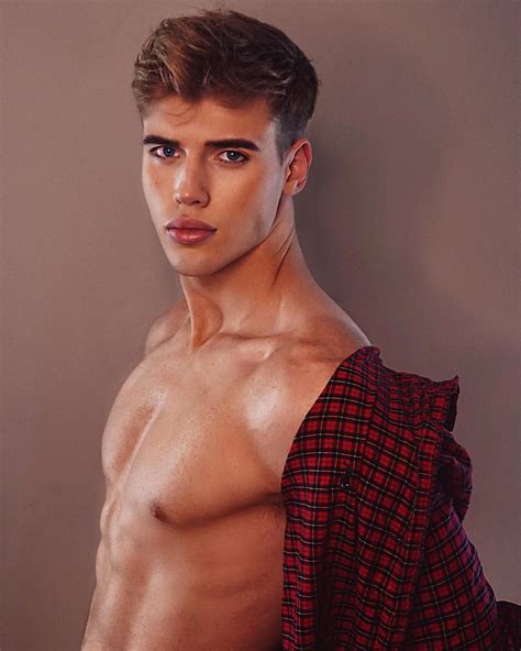 Pin de Nae Tsm2 em Stunning Men