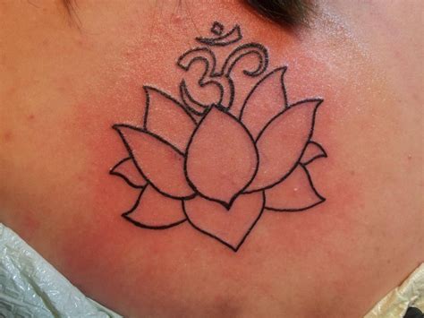 Crown Tattoo Designs Best 80 Crown Tattoos And Meanings 2019