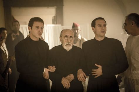 2013 Un Dios Prohibido