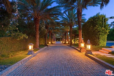 Sydney kimmell lists johnny carson's former malibu compound. Real Estate Tycoon Judah Hertz Asking $65M for Oceanfront ...